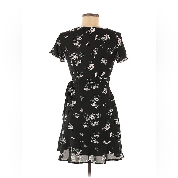 Abercrombie & Fitch Floral Black Wrap Ruffled Mini Short Sleeve - Size L - Picture 3 of 3